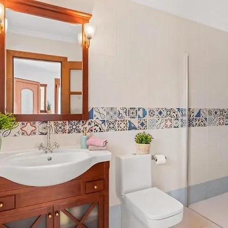 Santi - Plusholidays Casas de Torrat