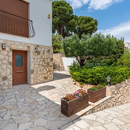 Santi - Plusholidays Villa *