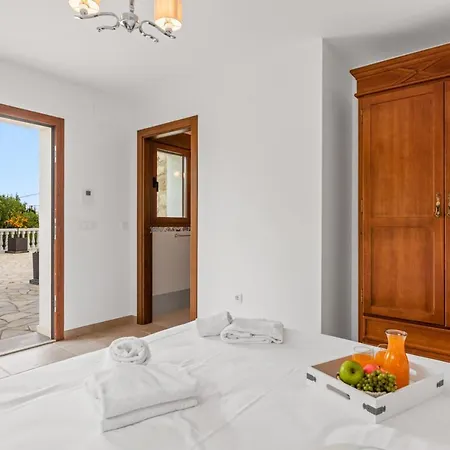 Villa Santi - Plusholidays Casas de Torrat